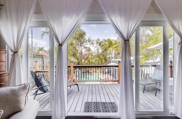 West Palm Beauty With Private Pool Home