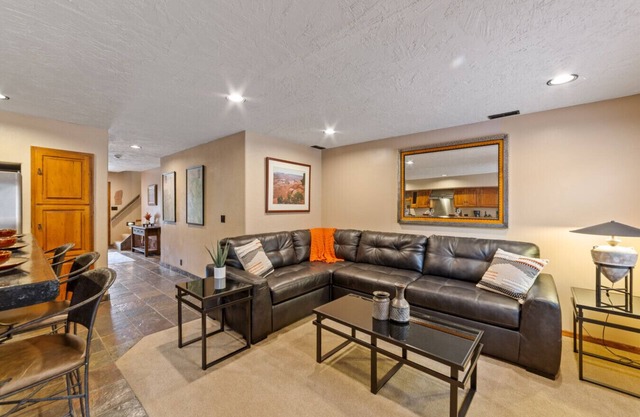 Westwater Hideaway - Three Master Suites!