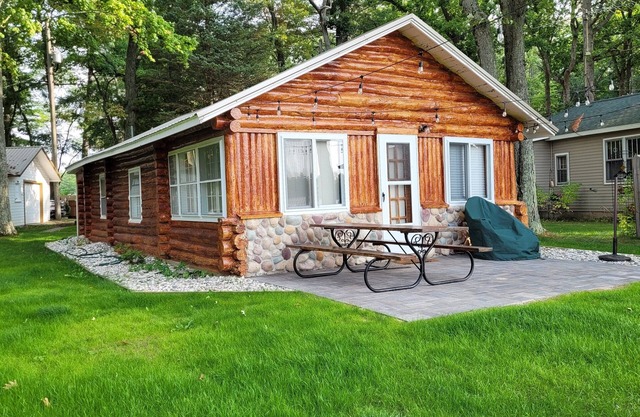 Whalen Lake Log Cabin, Wi-Fi, Lakefront, Kayaks