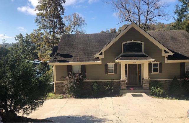 What a Life - Norris Lake Front House w/dock, hot tub and NO-steps to lake