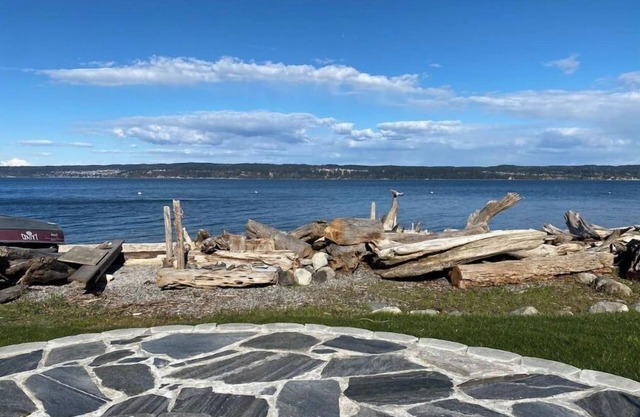 Whidbey Island No-Bank Waterfront Beach House