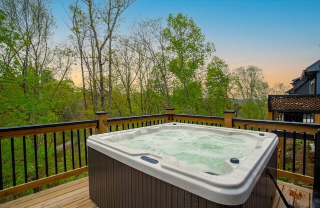 Whispering Pine w/Lake Access, Hot Tub, Foosball!