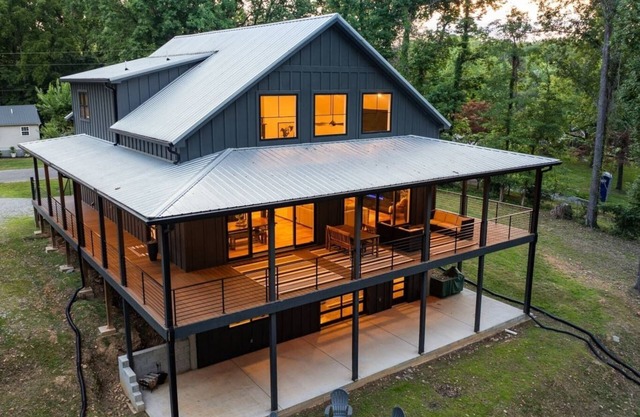 Whispering Waters-Dock,Slip,Game Room, SUPs/Kayak