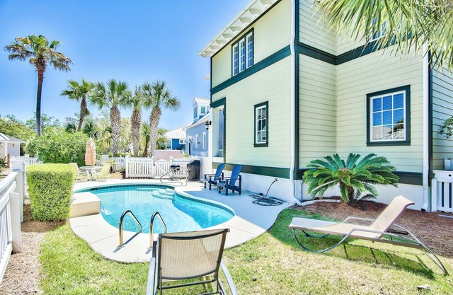 "White Caps Inn" Stunning home w/Private Pool in Carillon Beach. Walk to beach!
