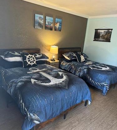 White's Motel & Sports Lounge