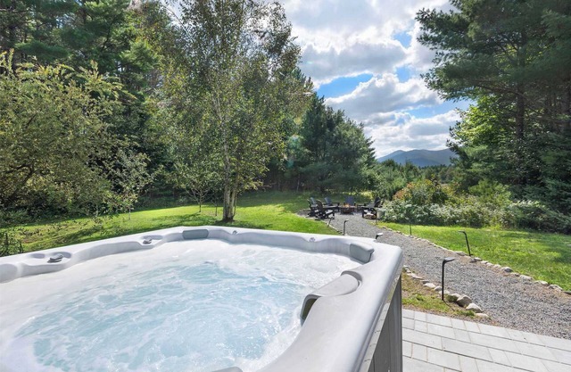 Whiteface Views, 10 Mins 2 Ski, Hot Tub, Game Room