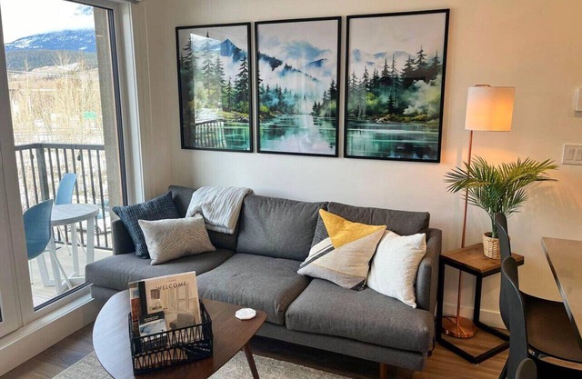 Whitetooth Vista Downtown Condo