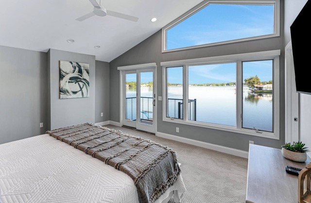 Whitmore Bay: Fall in Love with the Season – Lakeside Bliss Awaits!