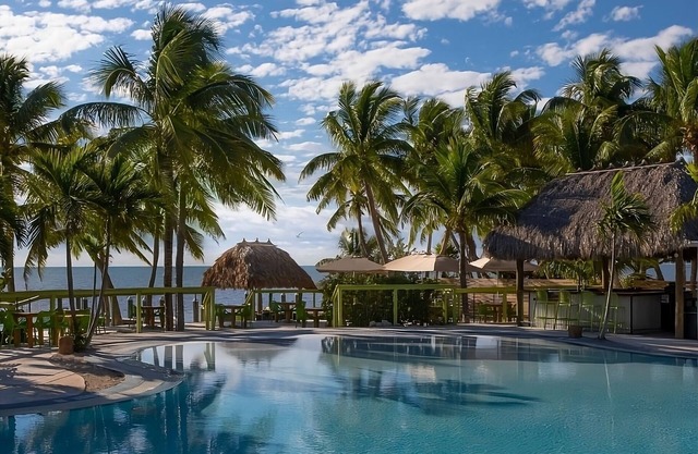 Whole House w/Tropical Atmosphere just Steps from the Beach - Ideal for Groups