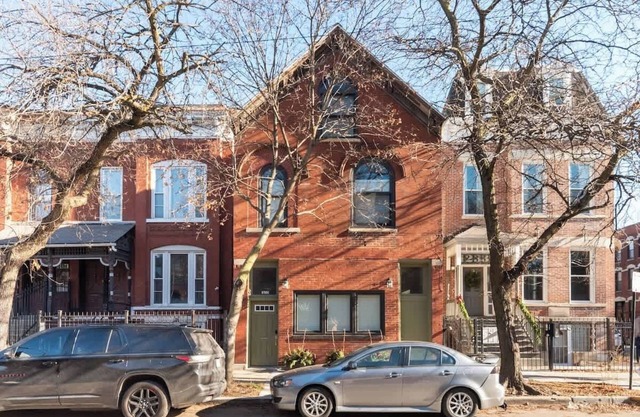 Wicker Park Entire House, Private Yard and Parking