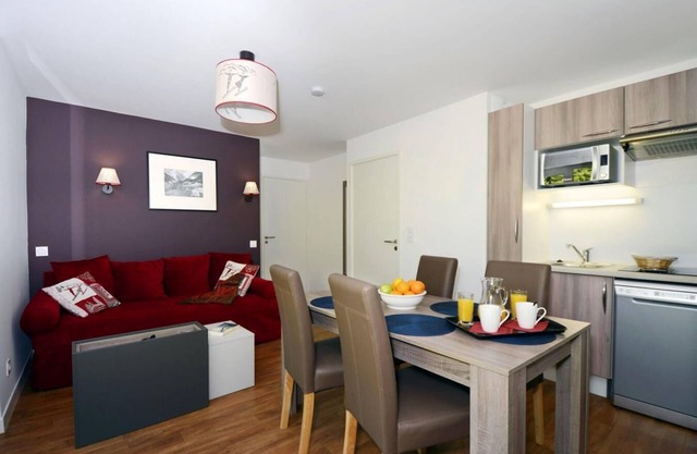 Wifi, 300m from resort center, fitness, swimming pool, terrace, balcony, tv, ski locker, 50m²