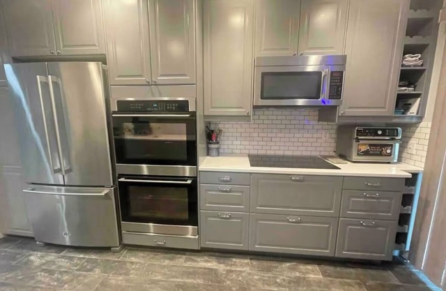 WiFi, gym, pool, spas, pet, gates, laundry, patio, walk to beach