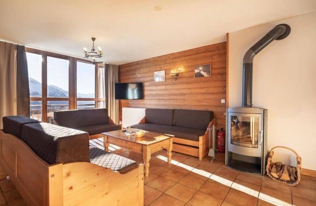 Wifi, ski-in/ski-out & foot of the slopes, swimming pool, sauna, hammam, balcony, fireplace or stove