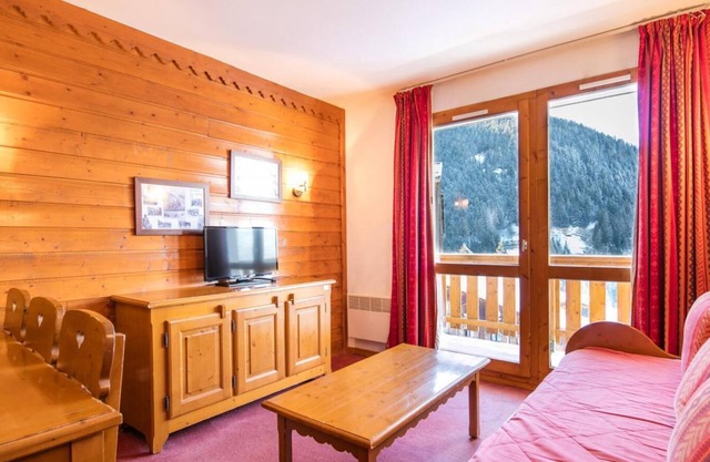 Wifi, ski-in/ski-out & foot of the slopes, swimming pool, sauna, tv, ski locker, 32-36m², Valfréjus