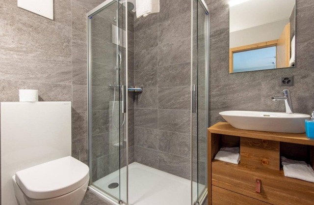 Wifi, ski-in/ski-out & foot of the slopes, sauna, hammam, terrace, tv, ski locker, 58m², Vercorin