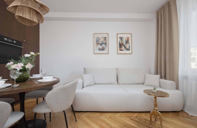 Wilcza 10 Warsaw | Bright Apartment | Downtown | Pet Friendly