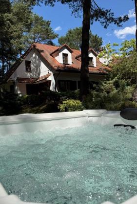 Willa Las&Luksus Jacuzzi, Sauna i Relaks pod Warszawą