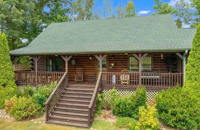 Willow Creek - Sleeps 8, Motorcycle Accessible, Hot Tub