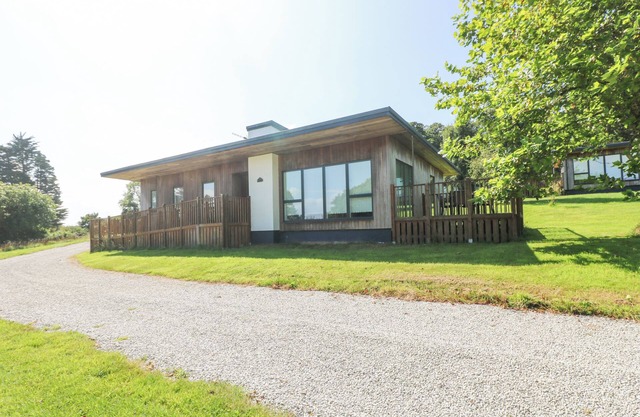 WILLOW, pet friendly, with open fire in Truro