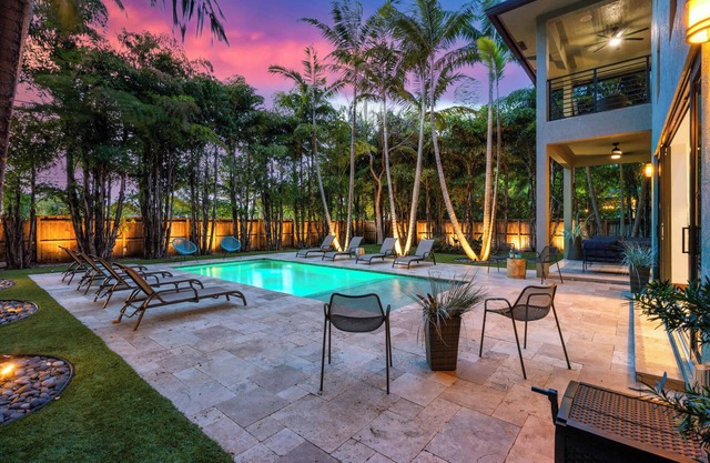 Wilton Grand Luxury: Private Oasis w/Pool