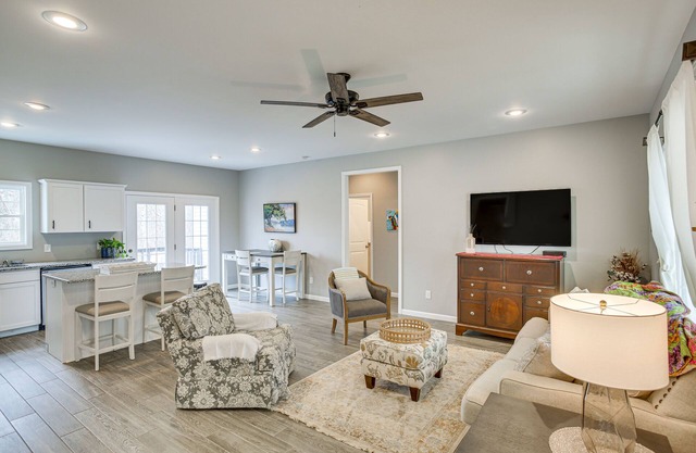 Winchester Home w/Deck < 1 Mi to Tims Ford Lake!