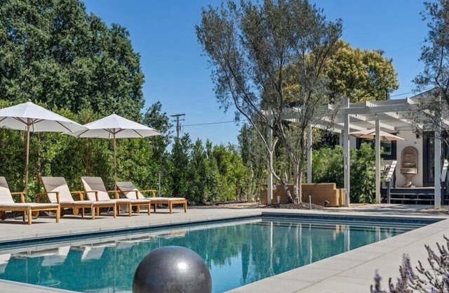 Wine Country Cottage sleeps 4, Healdsburg, Spa