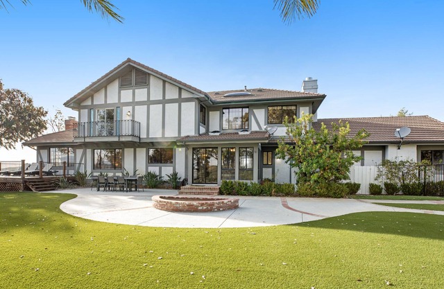 Wine Country retreat with hot tub, deck, grill, & valley views - dog-friendly