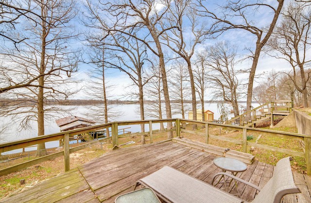 Winnsboro Lake Retreat: On-Site Swimming & Fishing