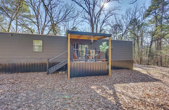 Winnsboro Tiny House w/Trails, Yard Games & More!