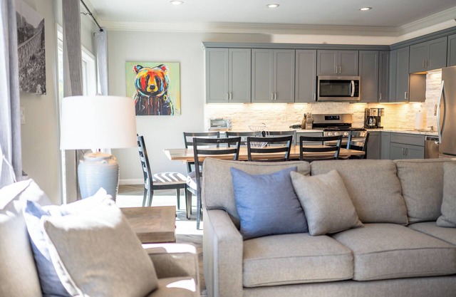 Winterfell Retreat - Forest Ridge - Pools - Clubhouse - AC - Seasonal Shuttle