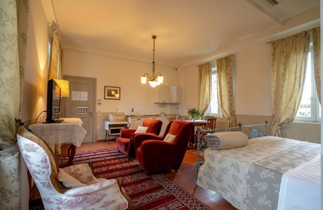 With garden and swimming pool in the Marche hills.