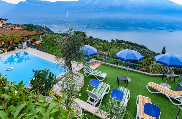 With spectacular lake view and pool – Apartment Elka 6