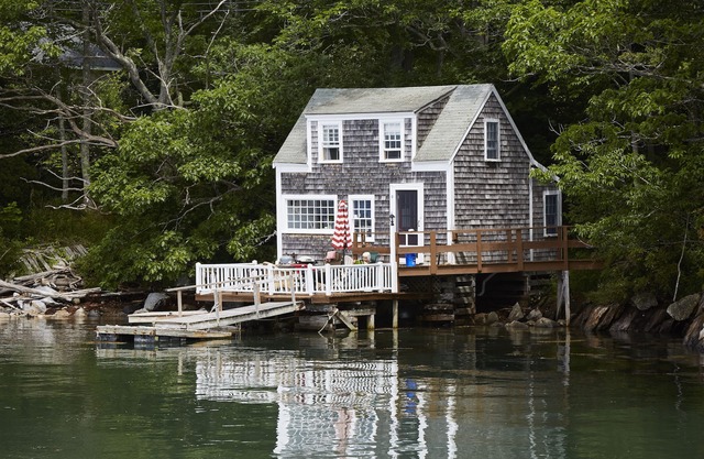 With stunning, panoramic river views, this is more than mere waterfront.