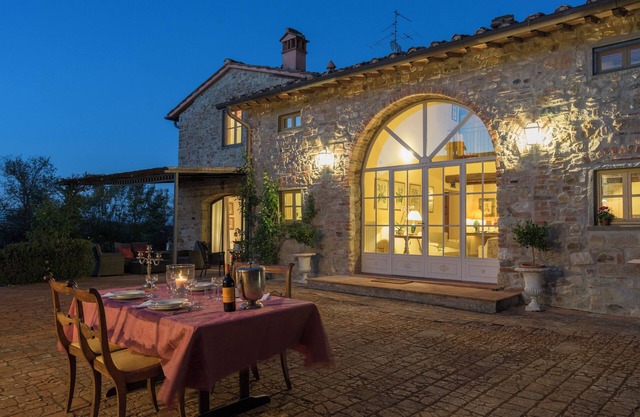 With you from start to finish: Villa with concierge service and heated pool