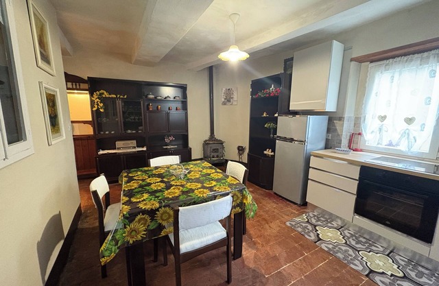 Within walking distance of downtown, with free public parking