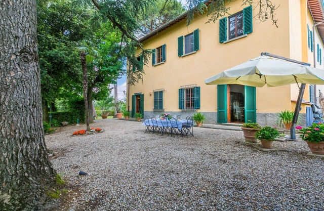 Wonderful private villa for 9 guests with hot tub, WIFI, TV, patio and panoramic view