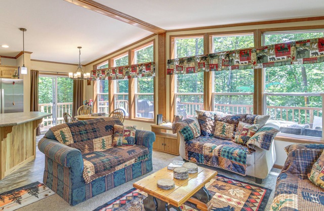 'Woman Lake Chain Retreat' w/Deck & Dock!