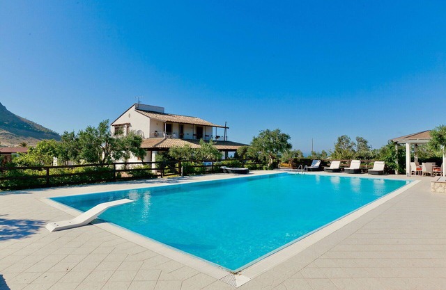 Wonderful private villa for 10 people with WIFI, A/C, private pool, TV and panoramic view