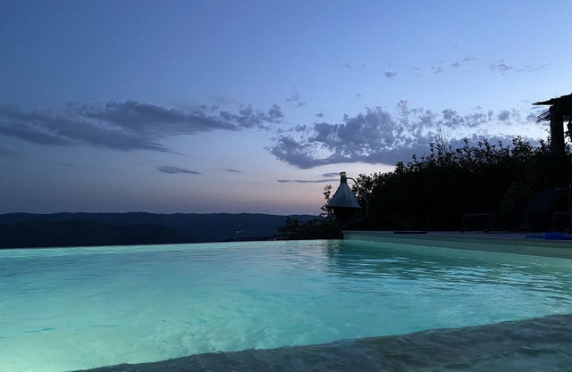 Wonderful villa, family friendly. infinity pool, A/C bedrooms, 6/12 people