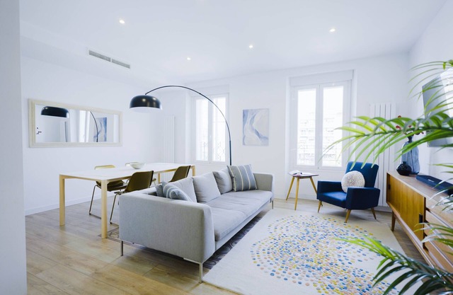 Wonderful 2BR/2BA flat overlooking Pedro Zerolo Sq