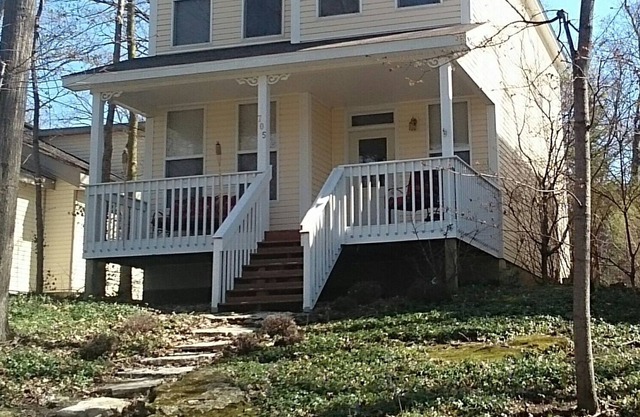 Wonderful Cottage at Cherry Park 2 Blocks from the Pool