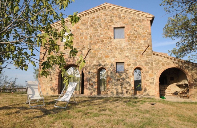 Wonderful private villa with private pool, A/C, WIFI, panoramic view, parking, close to Montalcino