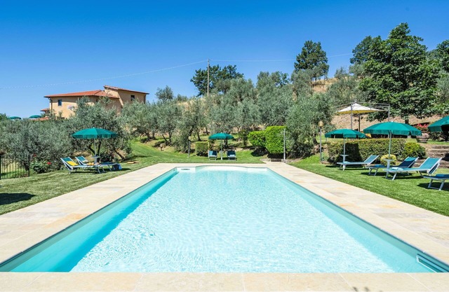 Wonderful private villa for 14 guests with private pool, WIFI, balcony, pets allowed and parking