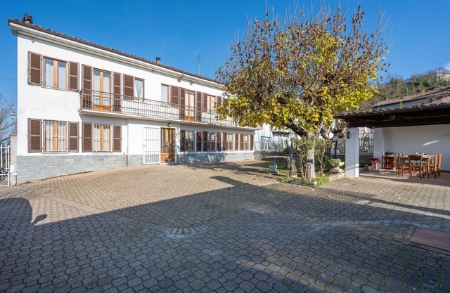 Wonderful private villa for 6 guests with private pool, WIFI, TV, patio, pets allowed and parking