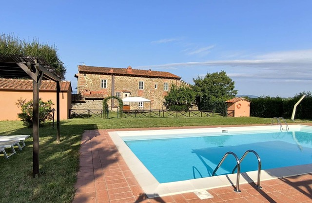 Wonderful private villa for 11 guests with private pool, WIFI, TV, pets allowed and panoramic view