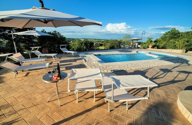 Wonderful private villa with hot tub, private pool, WIFI, A/C, TV, patio and panoramic view