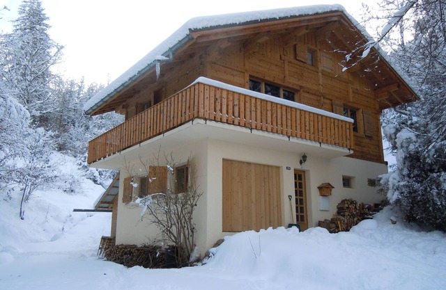 Wonderful private chalet with a beautiful garden and outdoor hot tub.