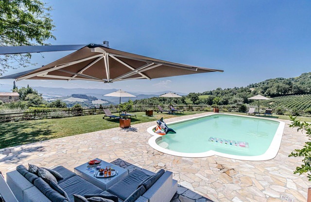 Wonderful private villa with A/C, hot tub, WIFI, private pool, TV, pets allowed and panoramic view