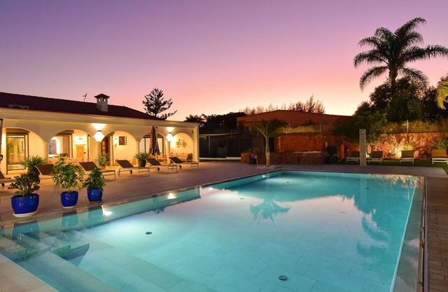 Wonderful private villa for 10 people with A/C, private pool, WIFI, TV, patio and parking