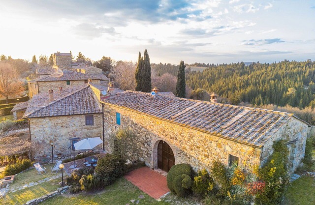 Wonderful private villa for 4 people with WIFI, pool, TV, terrace, panoramic view and parking